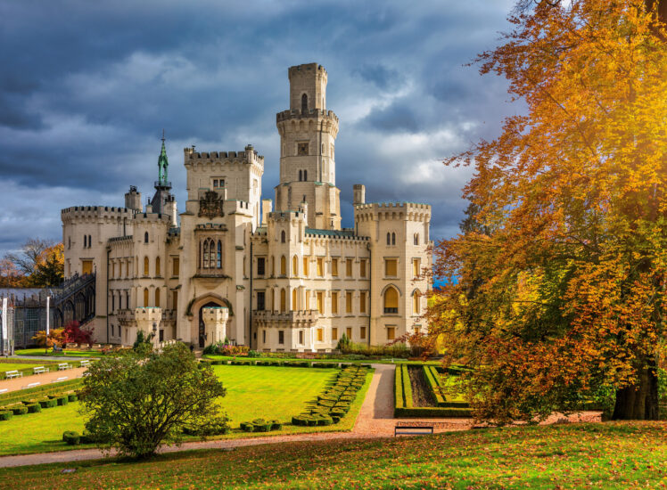 Zámek Hluboká nad Vltavou – podzimní zahrady | Private Tours Czech