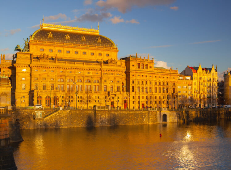 Národní divadlo při zlaté hodině | Private Tours Czech