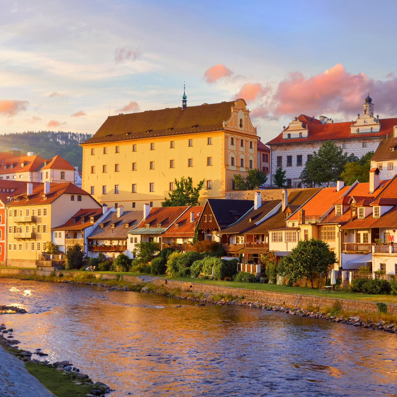 Prague to Český Krumlov: Train vs Bus vs Private Transfer + Best Stopovers (2026)