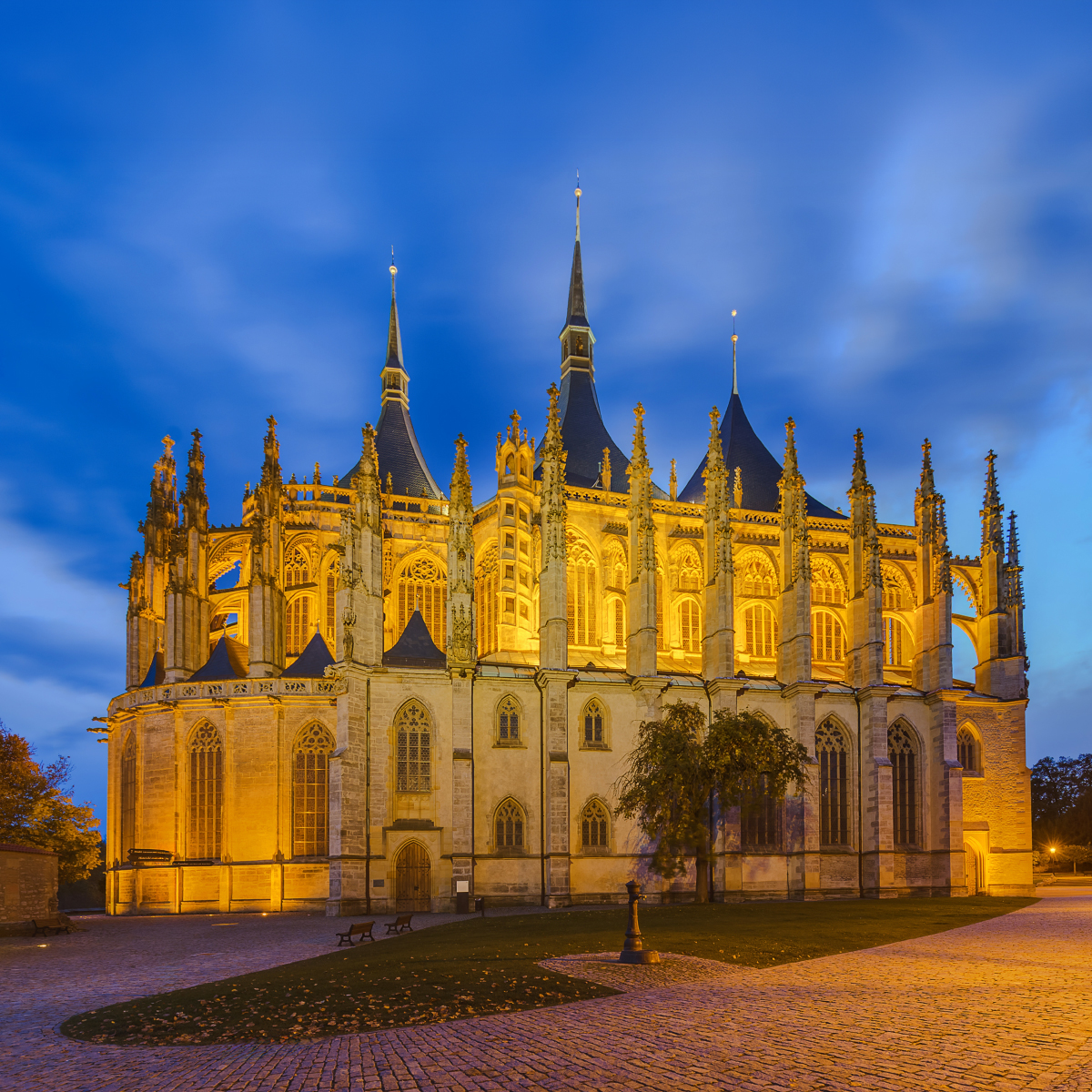 Getting Around Czechia (2026): Trains, Buses, Taxis & Private Transfers (Tourist Guide)