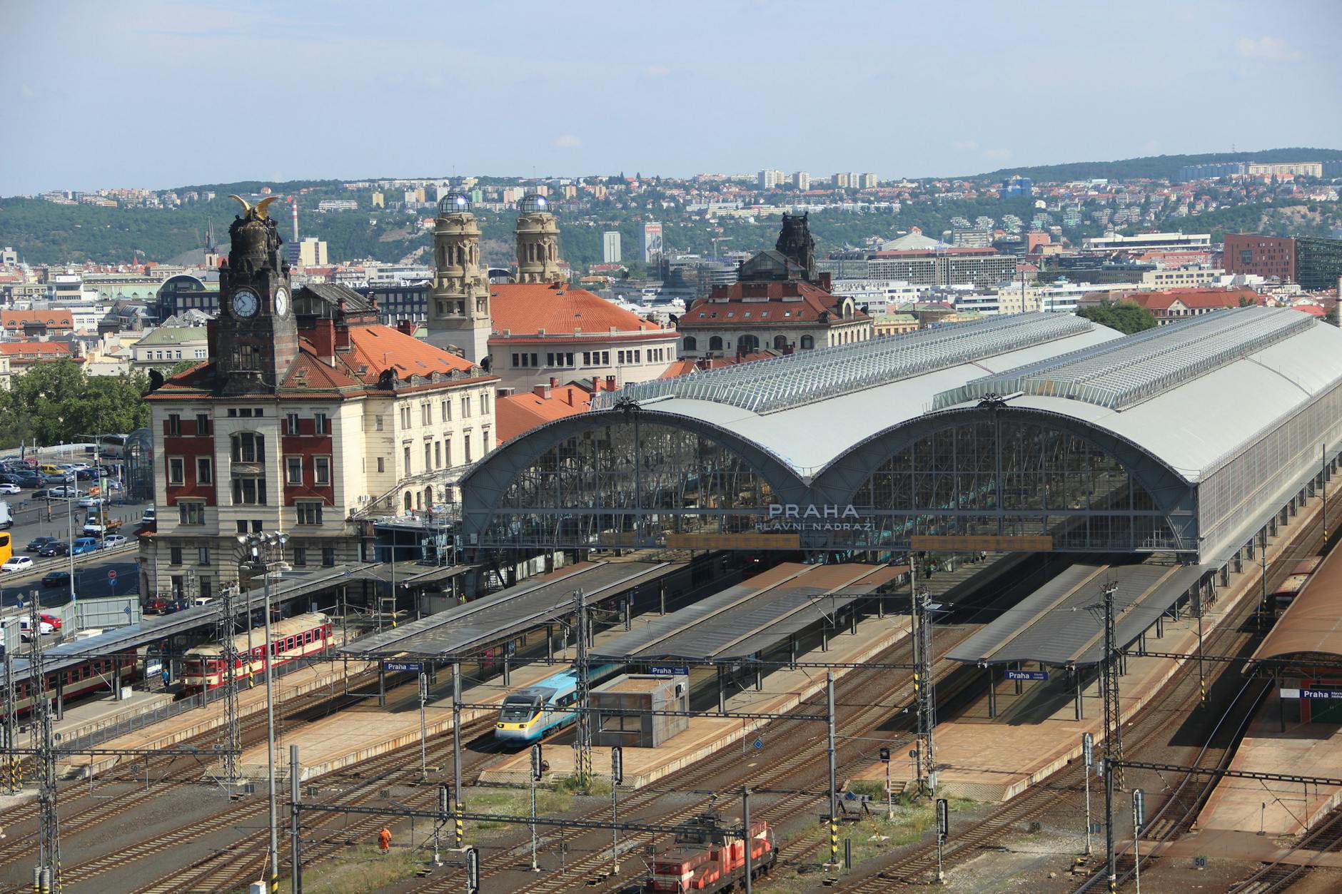 Prague to Český Krumlov: Train vs Bus vs Private Transfer + Best Stopovers (2026)