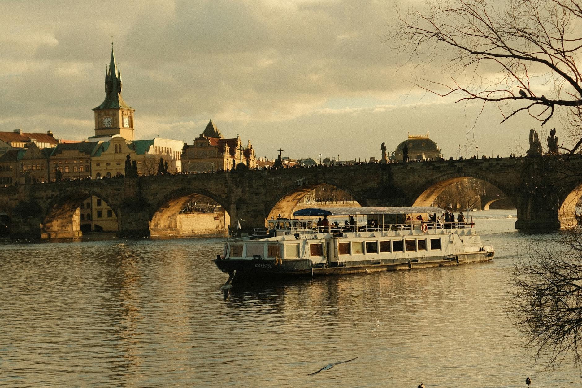 Soukromý výlet do&nbsp;Prahy z&nbsp;výletní lodi 2026: Vyzvednutí Hamburg/Bremerhaven, plán a&nbsp;ceny