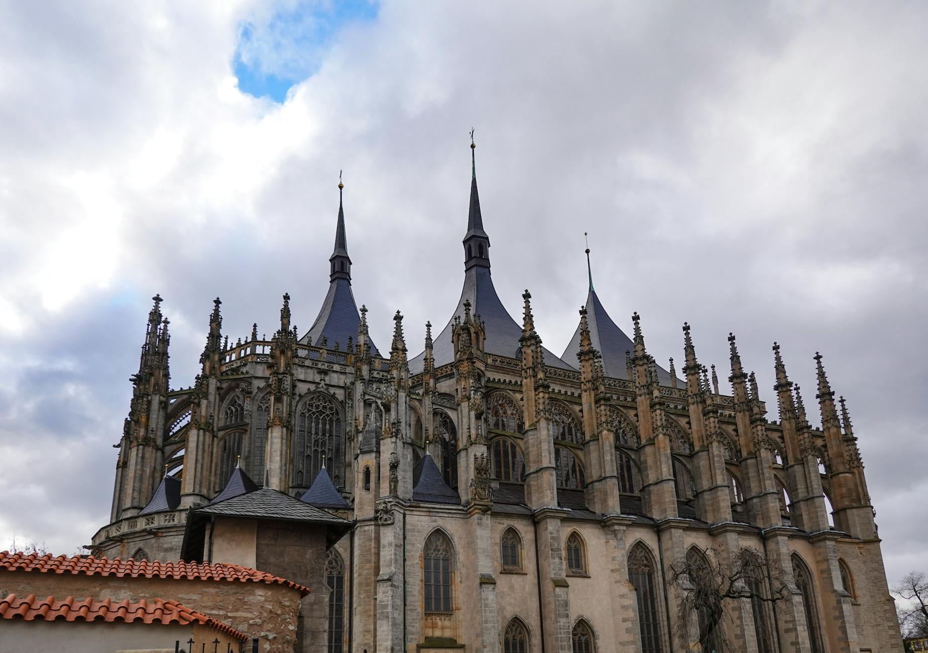 Explore the stunning Gothic architecture of St. Barbara's Cathedral in Kutná Hora, Czechia.